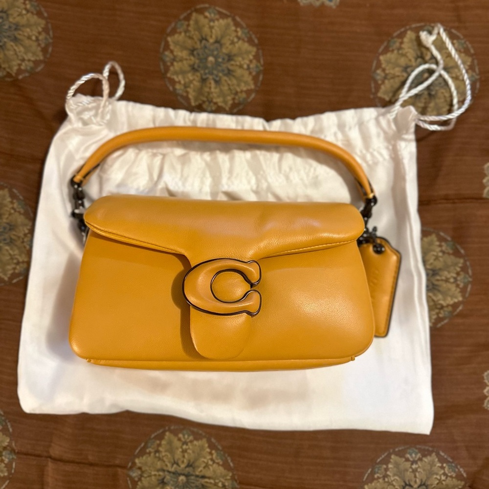 Coach Pillow Tabby 18 - Buttercup